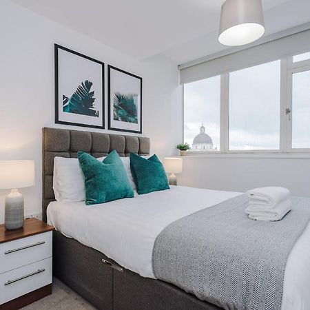 Host & Stay - Waterfront Penthouse Liverpool Bagian luar foto