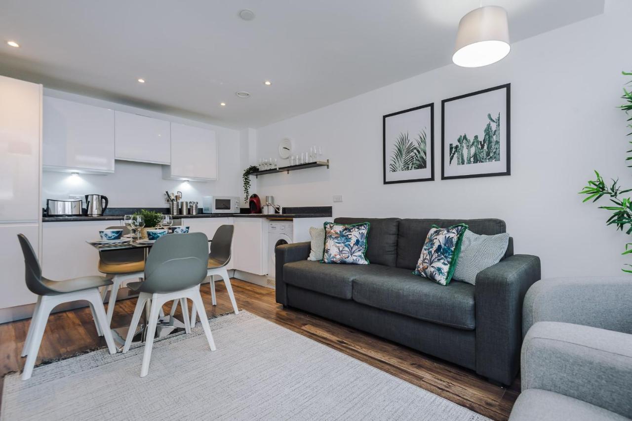 Host & Stay - Waterfront Penthouse Liverpool Bagian luar foto