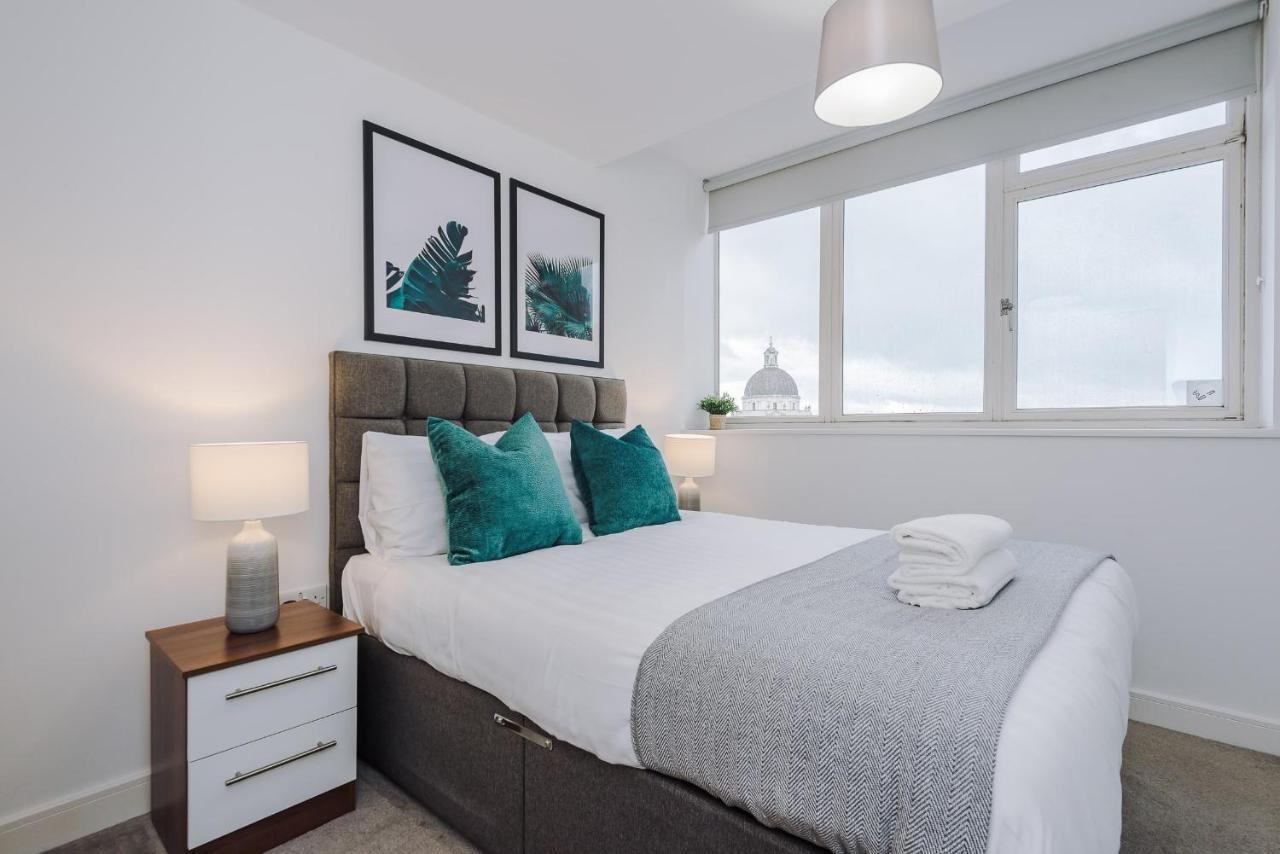 Host & Stay - Waterfront Penthouse Liverpool Bagian luar foto