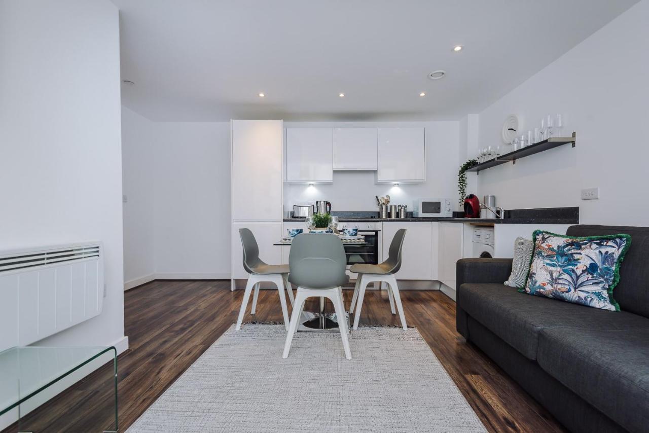 Host & Stay - Waterfront Penthouse Liverpool Bagian luar foto