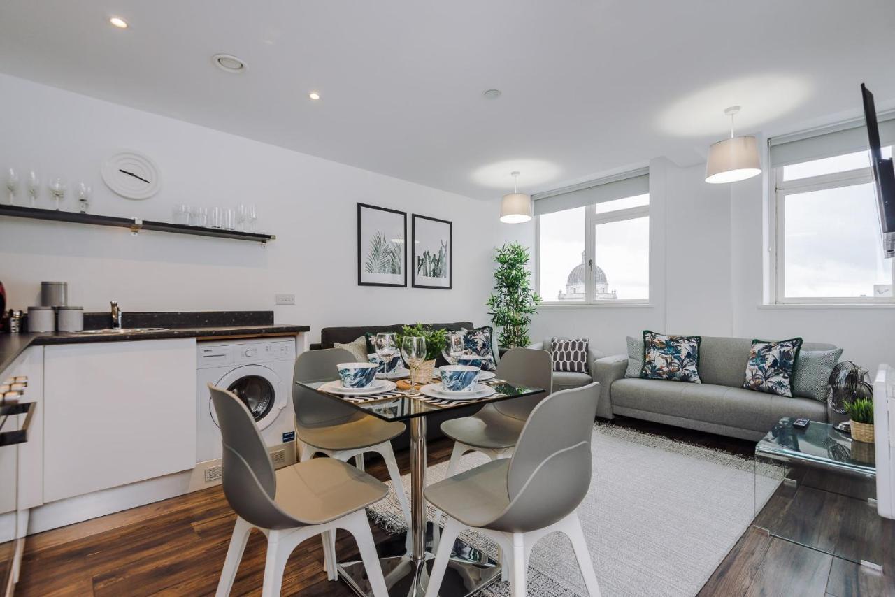 Host & Stay - Waterfront Penthouse Liverpool Bagian luar foto