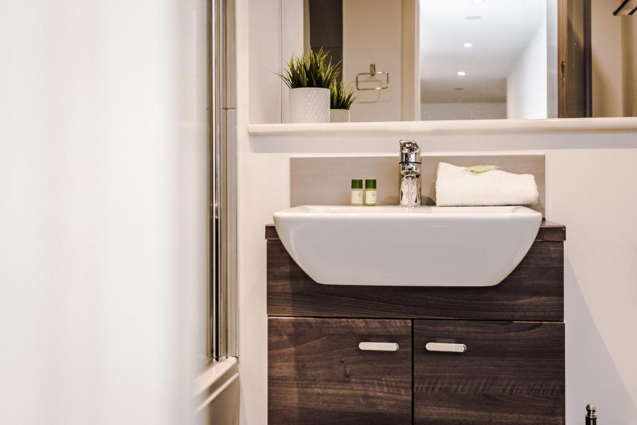 Host & Stay - Waterfront Penthouse Liverpool Bagian luar foto